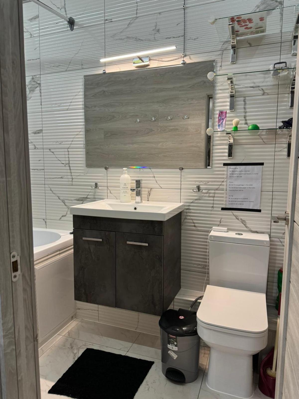 Luxury Apartament In キシナウ エクステリア 写真